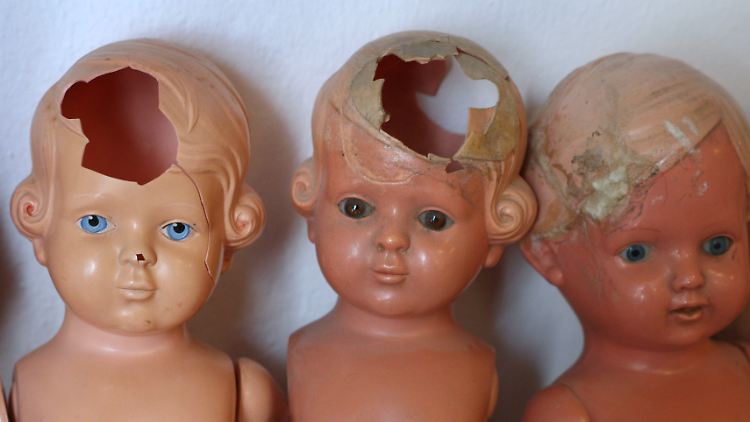 Weltweit werden 900 Menschen festgenommen. Die Ermittler sehen bei den Tatverdächtigen Zusammenhänge mit einem international agierenden Kinderpornoring.