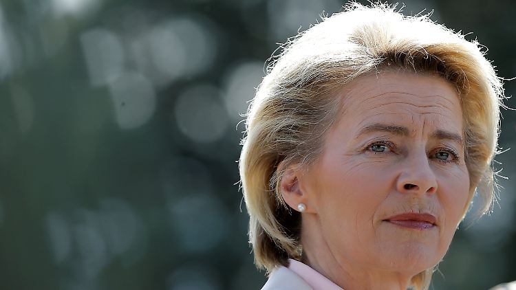 Verteidigungsministerin Ursula von der Leyen gibt zu, Fehler gemacht zu haben.
