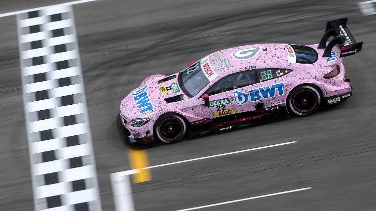 Mercedes-Pilot Lucas Auer gewinnt das erste der beiden Auftaktrennen der DTM in Hockenheim.