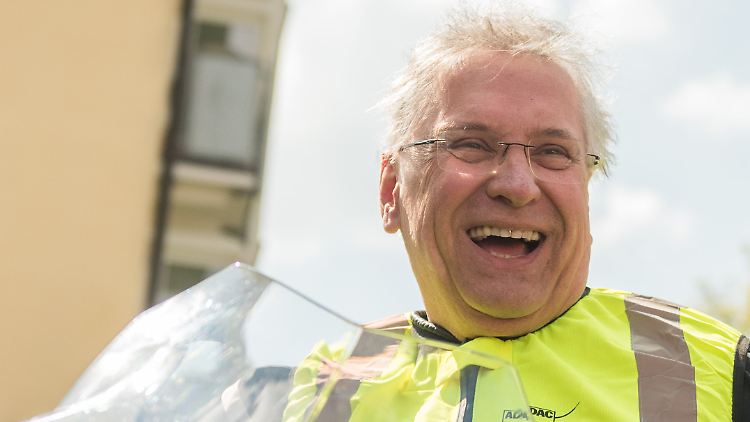 Joachim Herrmann mal ohne Politikeranzug bei einem Motorradtreffen am vergangenen Wochenende in Kulmbach.