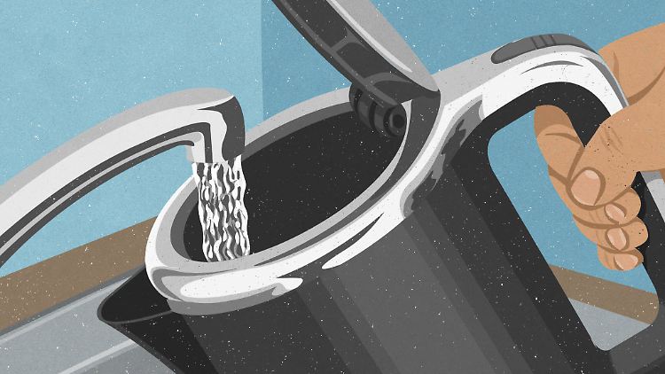 Etwas mehr als die Hälfte der Befragten schüttet das Wasser vom Vortag weg.