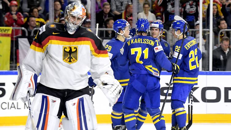 Auch Thomas "Jesus" Greiss kann das deutsche Eishockey-Team nicht vor einem Debakel gegen Schweden bewahren.