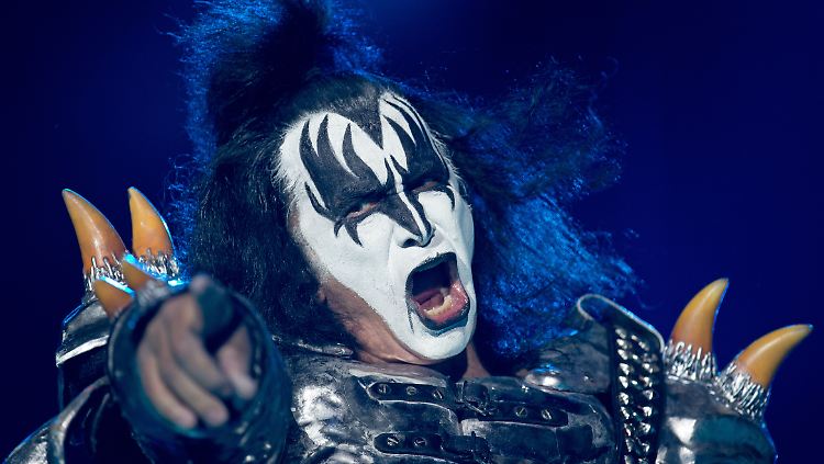 Gene Simmons auf der Bühne in der legendären "Kiss"-Bemalung.