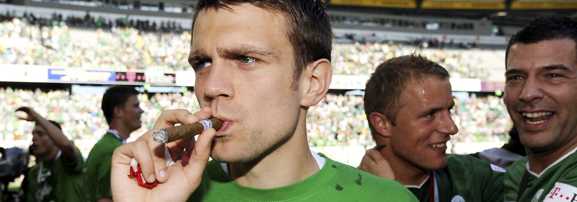 Da war seine Welt noch in Ordnung: Zvjezdan Misimovic feiert mit dem VfL Wolfsburg die Meisterschaft.