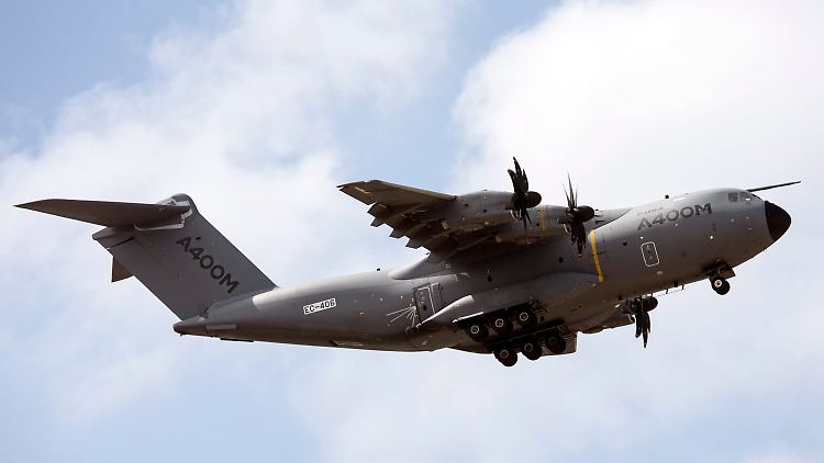Verteidigungsministerin Von der Leyen hatte bei ihrem ersten A400M-Flug eine Panne.
