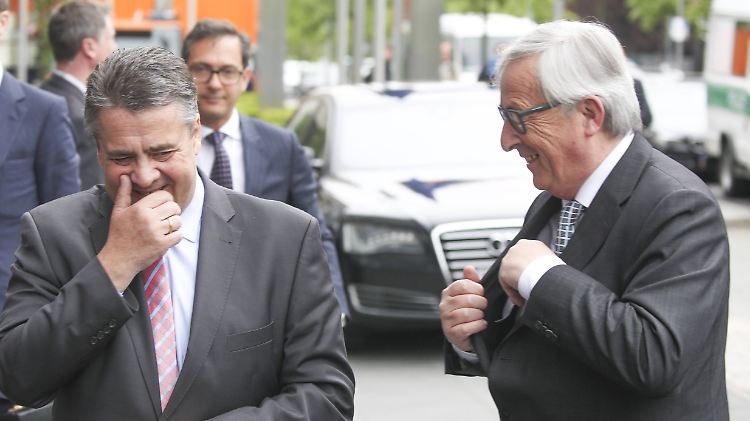 Gut gelaunt: Außenminister Gabriel und EU-Kommissionspräsident Juncker.