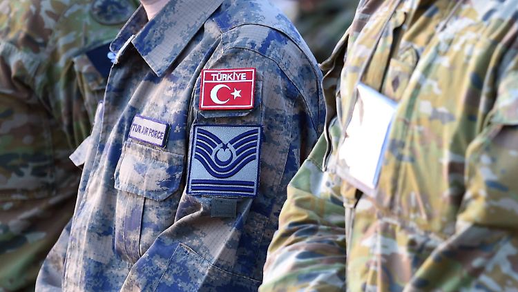 Türkische Soldaten (hier eine Aufnahme aus dem vergangenen Jahr) bekommen erstmals in Deutschland Asyl - es handelt sich um Nato-Soldaten, die in Deutschland stationiert waren und entlassen wurden. 