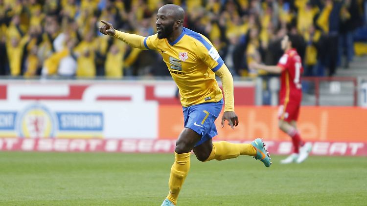 "Ehrenbürger" Kumbela besorgte das 3:1 für die Braunschweiger im Spitzenspiel gegen Union Berlin.