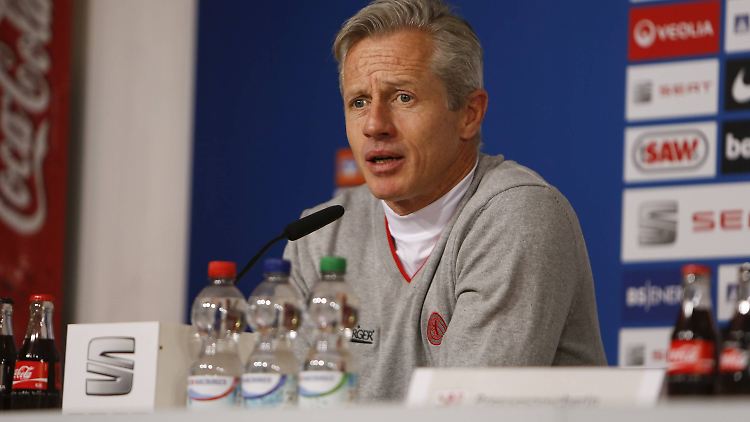"Die Tabelle sagt alles, wir fangen jetzt nicht an zu spinnen", sagte Trainer Jens Keller.
