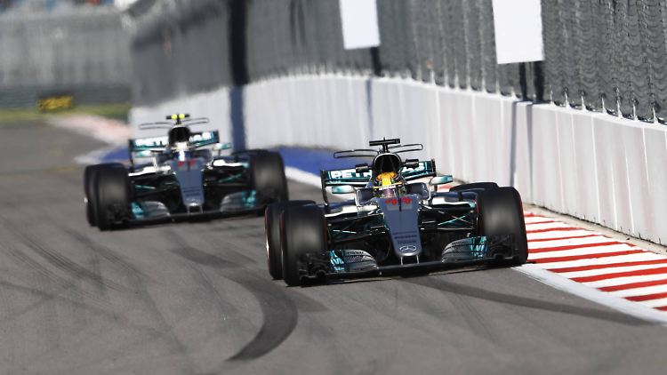 Freie Fahrt für beide Silberpfeile - so heißt es nun von Mercedes. Bedeutet: keine Stallorder mehr.