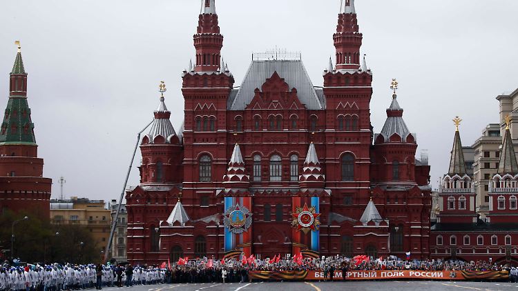Hunderttausende Russen wohnten in der Hauptstadt der Parade bei.