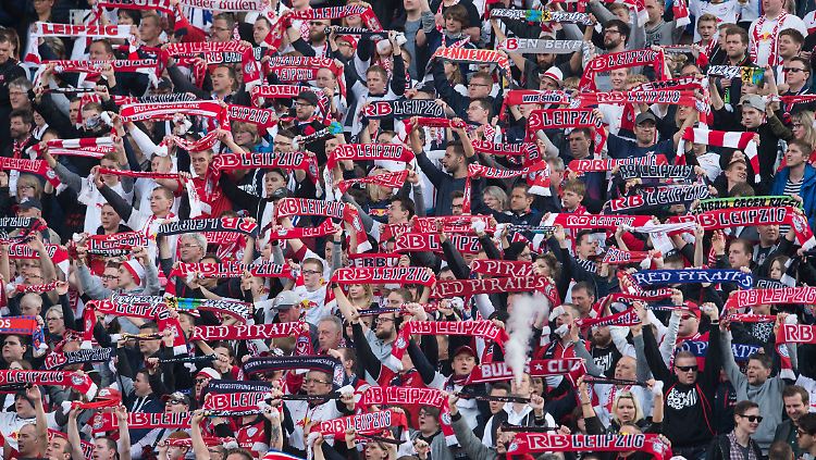 RB Leipzig feiert in Berlin den Einzug in die Champions League - dabei muss darüber noch formell entschieden werden.