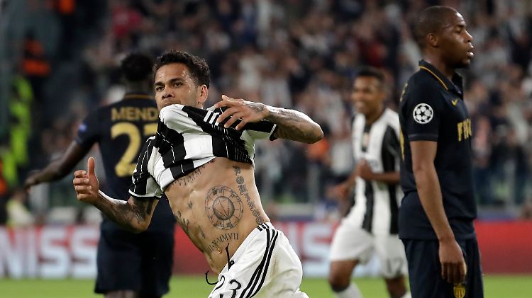 Das war das 2:0 für Juventus: Dani Alves, bekannt aus Funk, Fernsehen und seiner Zeit beim FC Barcelona.