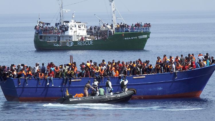 Die Bundesmarine rettet immer wieder Flüchtlinge aus dem Mittelmeer.