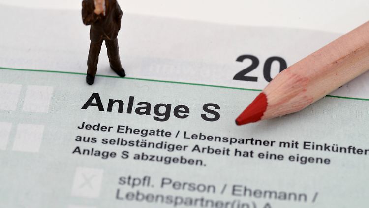 Auf die nebenberufliche Selbstständigkeit fallen bei einer hauptberuflichen Anstellung keine Krankenversicherungsbeiträge an.