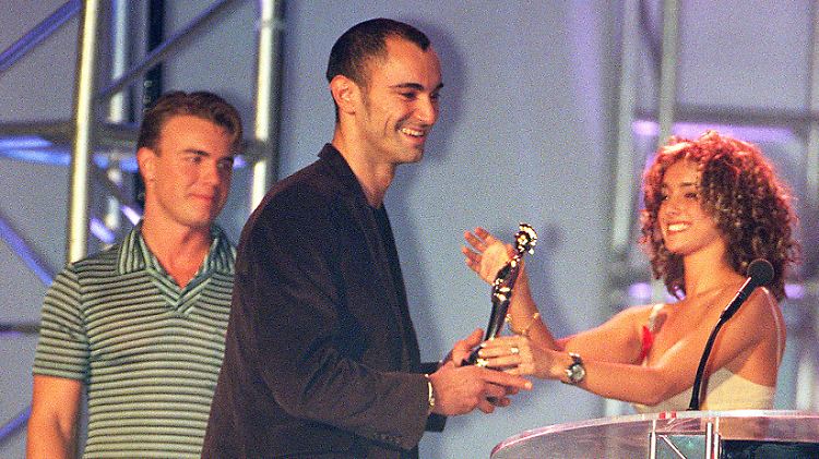 Robert Miles, als er 1997 als bester internationaler Newcomer mit dem Brit Award ausgezeichnet wurde.