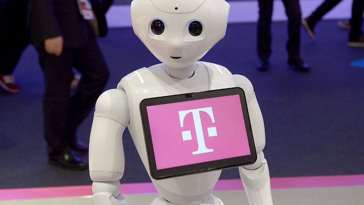 Roboter "Pepper" kann über die jüngsten Telekom-Zahlen nicht begeistert sein.