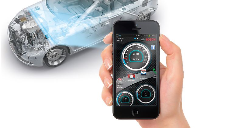 Über das Smartphone werden die Daten, die die OBD-Schnittstelle liefert, ausgelesen.