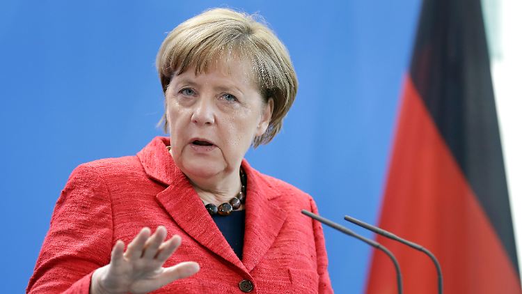 Merkel widerspricht einem Rechtspolitiker aus ihrer Partei - eine Wiedereinführung der Wehrpflicht sei nicht nötig.