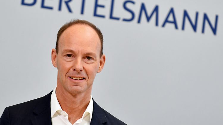 Bertelsmann-Chef Rabe zeigt sich zufrieden mit den ersten drei Monaten.