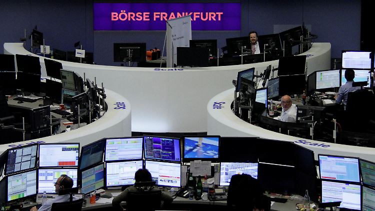 Kursrutsch am frühen Nachmittag: Der Dax sackt in mehreren Stufen ab.