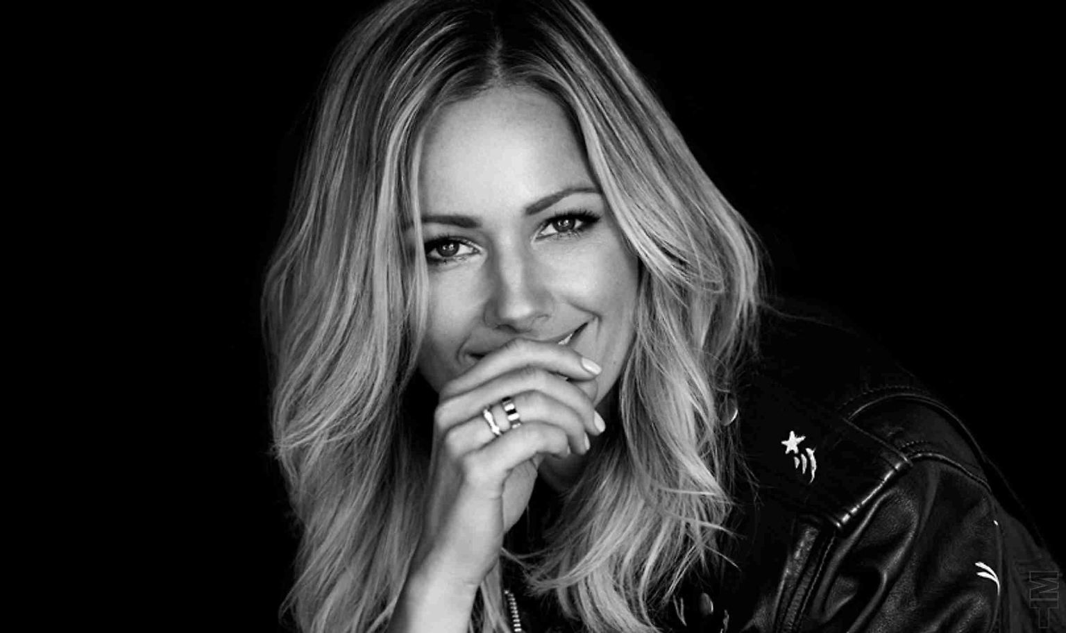 Für Helene Fischer-Fans ist heute ein Glückstag: Das lang ersehnte Album der Schlager-Queen erscheint. Unter dem Titel "Helene Fischer" präsentiert der Star nach fast vier Jahren den Nachfolger ihres Nummer-Eins-Albums "Farbenspiel" aus dem Jahr 2013.