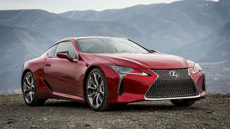 Im Sommer soll das schnittige Coupé LC auf den Markt kommen.