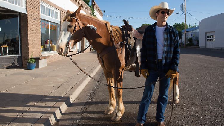 Kevin Bacon regt in "I love Dick" die Fantasie eines Paares an.
