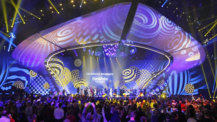 Die Bühne in Kiew sieht bombastischer aus als sie - in ESC-Maßstäben - letztlich ist.