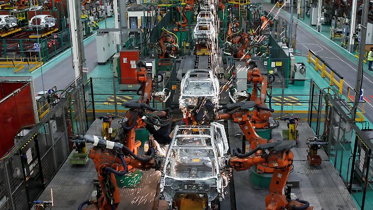 Während in Sandouville die Produktion von Renault stillsteht, äußerte sich der Konzern zu anderen Werken nicht. 