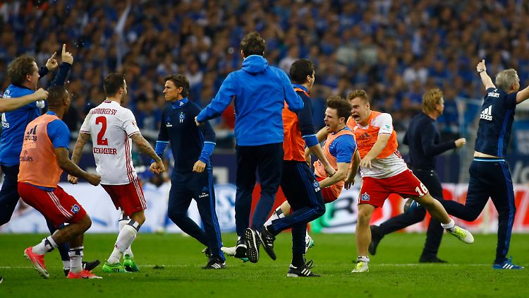 Außer Rand und Band: Hamburger auf Schalke.