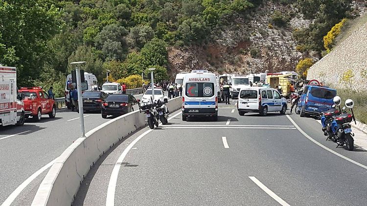 Der Bus war Berichten zufolge in Izmir gestartet und verunglückte nahe Marmaris.