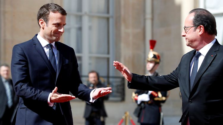 Abschied: Nach einem langen Gespräch und der Übergabe unter anderem der Atomcodes verlässt François Hollande den Elysée-Palast. 