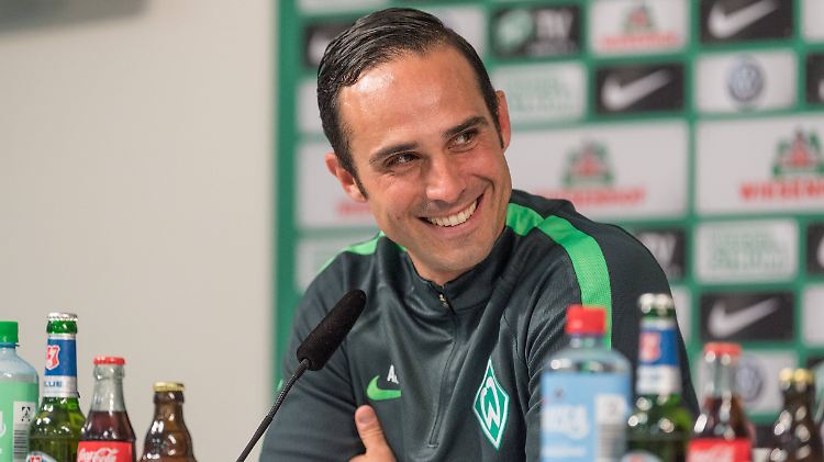 Gute Laune angebracht: Alexander Nouri bleibt Coach des SV Werder Bremen.