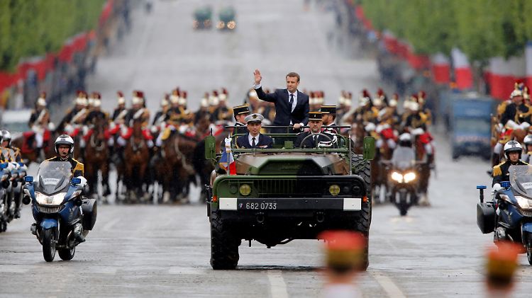 Nach der prunkvollen Amtseinführung braucht Macron eine parlamentarische Mehrheit, um seine Versprechen umzusetzen. 