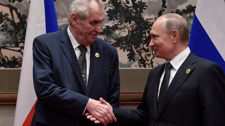 Zeman und Putin trafen sich in Peking beim "Seidenstraßen"-Gipfel.