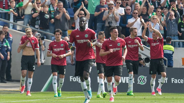 Der direkte Aufstieg steht kurz bevor: Hannovers Fußballer.