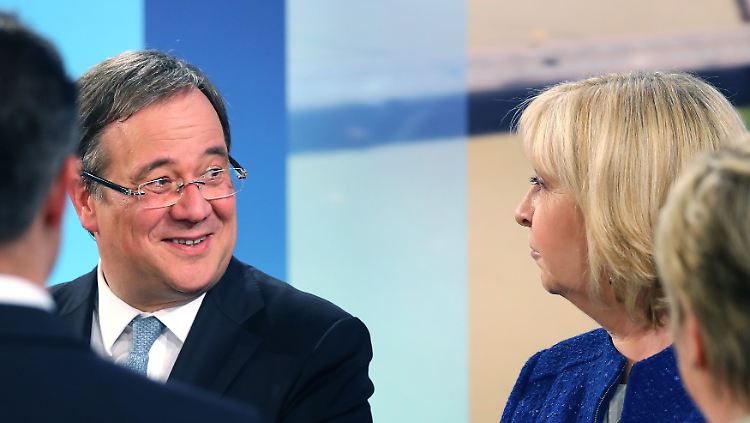 Armin Laschet und Hannelore Kraft: Der eine freut sich, die andere wirkt fast schon erleichtert.