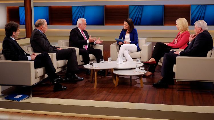 Anne Will diskutiert mit ihren Gästen (v.l.) Giovanni di Lorenzo, Jürgen Trittin, Wolgang Kubicki, Manuela Schwesig und Volker Bouffier über die Wahl in NRW.
