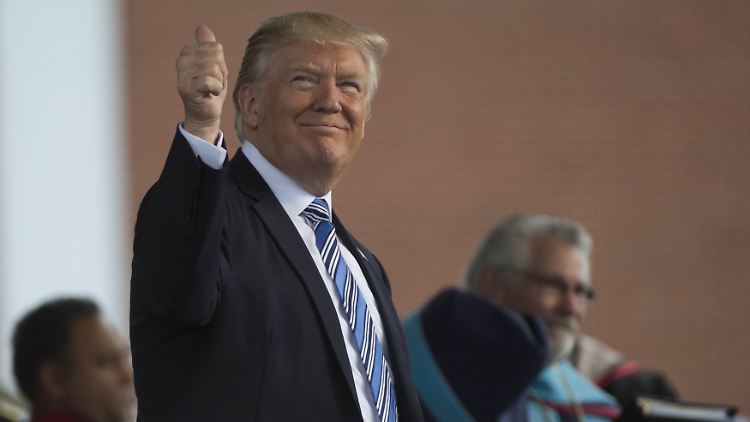 Donald Trump will sich mit Emmanuel Macron zum Mittagessen treffen.