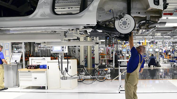 Die Wirtschaft läuft - hier bei Volkswagen - aber die undesregierung soll laut IWF nachbessern.
