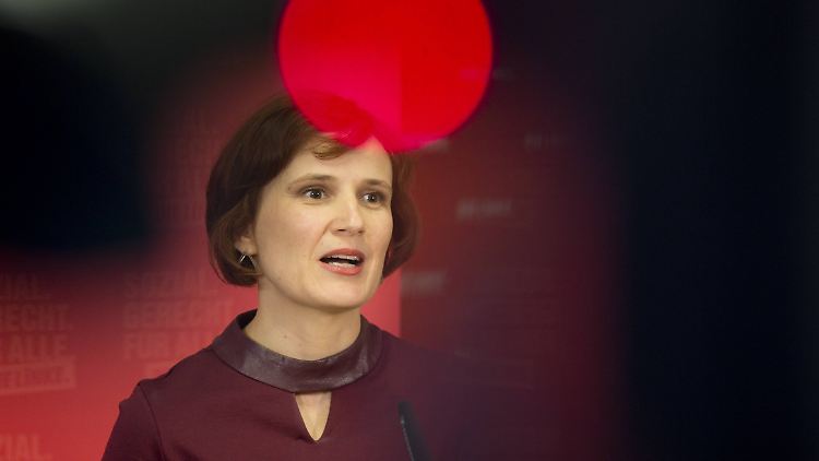Die Spitzenvertreter der Linken, im Bild Katja Kipping, geben sich Mühe, dem Wahlergebnis etwas Positives abzugewinnen.