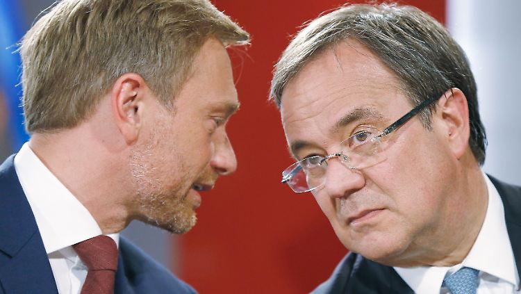 Armin Laschet (r.) und Christian Lindner wollen über eine mögliche Koalition sprechen - ergebnisoffen.