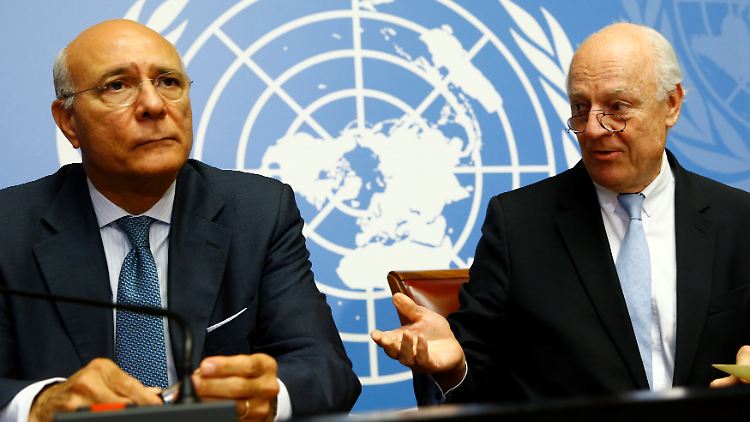 Ramzi Ezzeldin Ramzi und Staffan de Mistura verhandeln im Namen der Vereinten Nationen mit den syrischen Konfliktparteien.