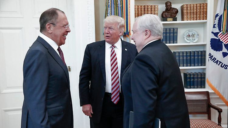 Angeregtes Gespräch im Oval Office: Außenminister Lawrow, Präsident Trump und Botschafter Kislyak.