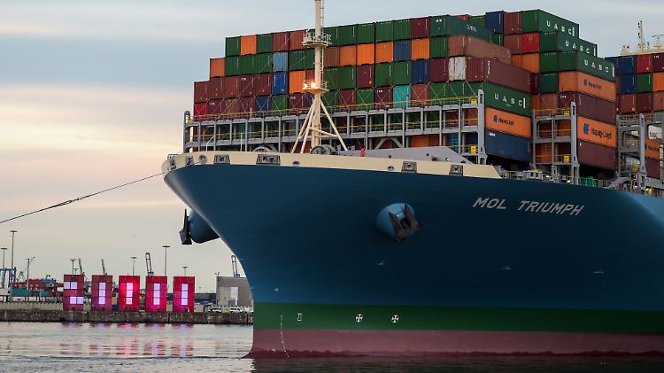 Frachtschiffe wie die MOL Triumph könnten in Zukunft ohne Besatzungscrew auskommen.