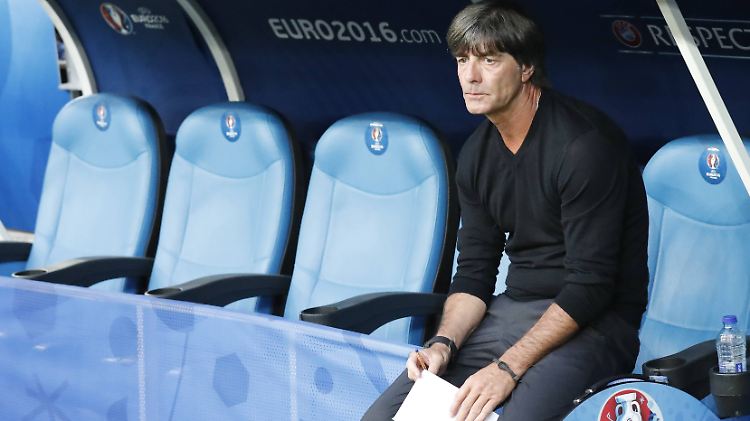 Mein rechter, rechter Platz ist frei: Joachim Löw.