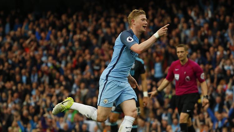 Der Ex-Wolfsburger Kevin De Bruyne darf voraussichtlich auch nächste Saison Champions League spielen.