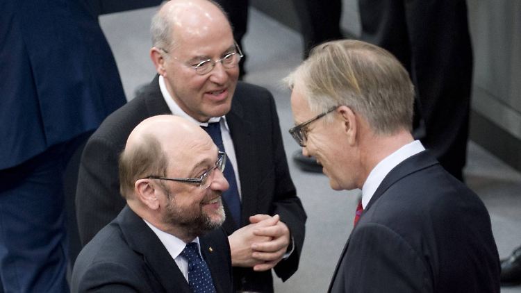 In der Bundesversammlung begegneten die Linken-Politiker Gregor Gysi und Dietmar Bartsch im Februar Martin Schulz. Damals gab es bei den Linken Zuversicht über den SPD-Kanzlerkandidaten, heute ist die Stimmung reservierter.