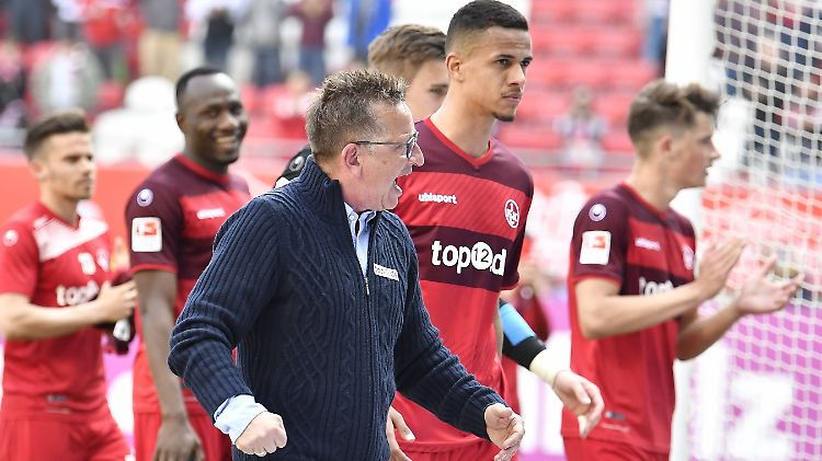 Der Vertrag von Trainer Norbert Meier läuft noch bis zum 30. Juni 2018 - doch beim Abstieg wird er wohl nicht zu halten sein.